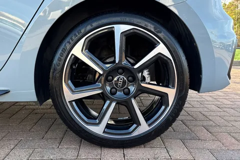 BV73UEM Audi A1 Black Edition 30 TFSI  110 PS S tronic Thumbnail #14