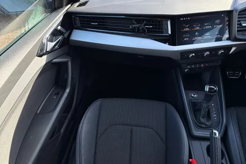 BV73UEM Audi A1 Black Edition 30 TFSI  110 PS S tronic Thumbnail #21