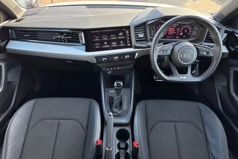 BV73UEM Audi A1 Black Edition 30 TFSI  110 PS S tronic Thumbnail #32