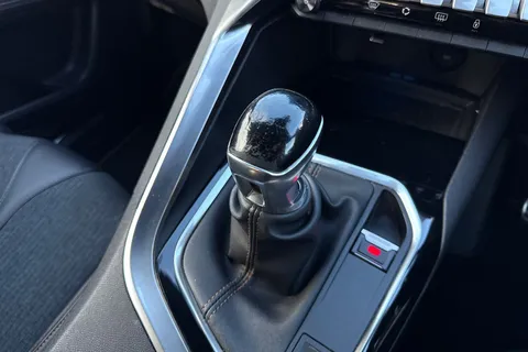 23 of 64 for PEUGEOT 3008 1.2 PureTech GT Line 5dr