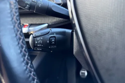 41 of 64 for PEUGEOT 3008 1.2 PureTech GT Line 5dr