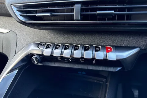 53 of 64 for PEUGEOT 3008 1.2 PureTech GT Line 5dr