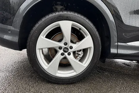  Audi Q5 2.0 TDI S line S Tronic quattro Euro 6 (s/s) 5dr Thumbnail #12