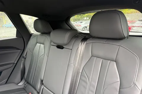  Audi Q5 2.0 TDI S line S Tronic quattro Euro 6 (s/s) 5dr Thumbnail #19