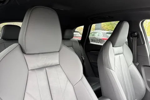  Audi Q5 2.0 TDI S line S Tronic quattro Euro 6 (s/s) 5dr Thumbnail #24