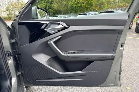  Audi A1 1.0 TFSI 30 S line Sportback Euro 6 (s/s) 5dr Thumbnail #39