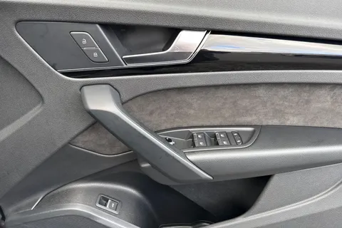 21 of 55 for AUDI Q5 40 TDI Quattro Black Edition 5dr S Tronic