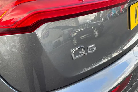 28 of 55 for AUDI Q5 40 TDI Quattro Black Edition 5dr S Tronic