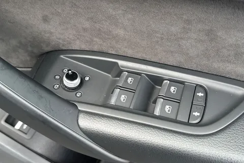 35 of 55 for AUDI Q5 40 TDI Quattro Black Edition 5dr S Tronic