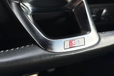 40 of 55 for AUDI Q5 40 TDI Quattro Black Edition 5dr S Tronic