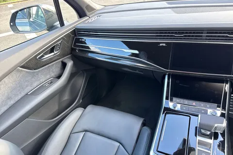  Audi Q7 3.0 TDI V6 50 Black Edition Tiptronic quattro Euro 6 (s/s) 5dr Thumbnail #20