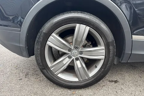 DY69WRU Volkswagen Tiguan 1.5 TSI EVO Match DSG Euro 6 (s/s) 5dr Thumbnail #8