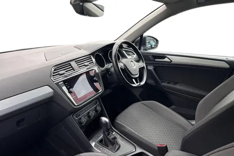 DY69WRU Volkswagen Tiguan 1.5 TSI EVO Match DSG Euro 6 (s/s) 5dr Thumbnail #10
