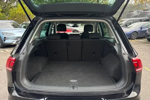 DY69WRU Volkswagen Tiguan 1.5 TSI EVO Match DSG Euro 6 (s/s) 5dr Thumbnail #11