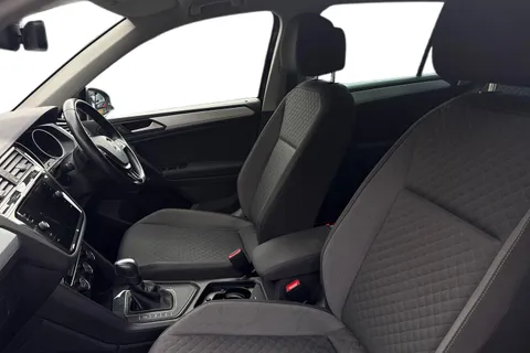 DY69WRU Volkswagen Tiguan 1.5 TSI EVO Match DSG Euro 6 (s/s) 5dr Thumbnail #12