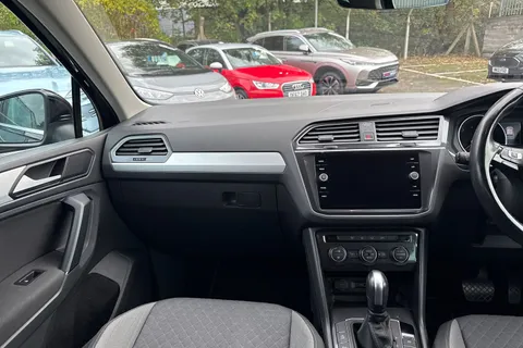 DY69WRU Volkswagen Tiguan 1.5 TSI EVO Match DSG Euro 6 (s/s) 5dr Thumbnail #16