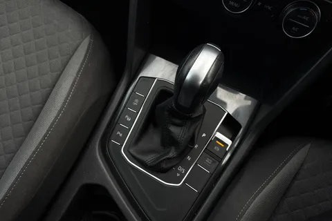 DY69WRU Volkswagen Tiguan 1.5 TSI EVO Match DSG Euro 6 (s/s) 5dr Thumbnail #21