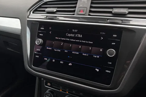 DY69WRU Volkswagen Tiguan 1.5 TSI EVO Match DSG Euro 6 (s/s) 5dr Thumbnail #29