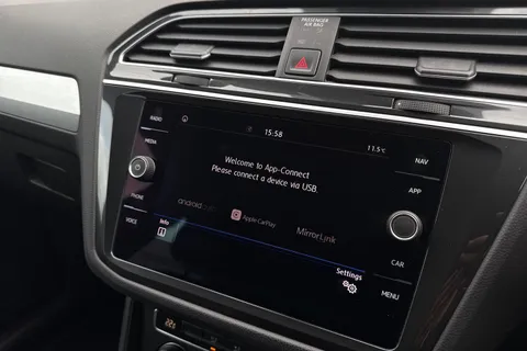 DY69WRU Volkswagen Tiguan 1.5 TSI EVO Match DSG Euro 6 (s/s) 5dr Thumbnail #33