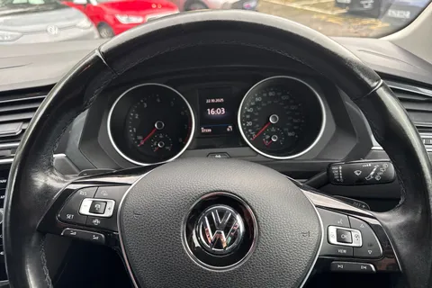 DY69WRU Volkswagen Tiguan 1.5 TSI EVO Match DSG Euro 6 (s/s) 5dr Thumbnail #45