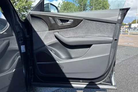  Audi SQ8 4.0 TFSI V8 Black Edition Tiptronic quattro Euro 6 (s/s) 5dr Thumbnail #44