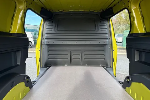 32 of 55 for Volkswagen Cargo Commerce SWB 286 PS 77 kWh - Delivery Mileage