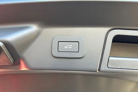  Land Rover Range Rover Velar 2.0 D200 MHEV Dynamic SE Auto 4WD Euro 6 (s/s) 5dr Thumbnail #25