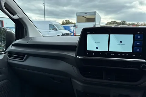 CX25LLP Volkswagen E-Transporter 100kW 65kWh Commerce Pro Van Auto Thumbnail #20