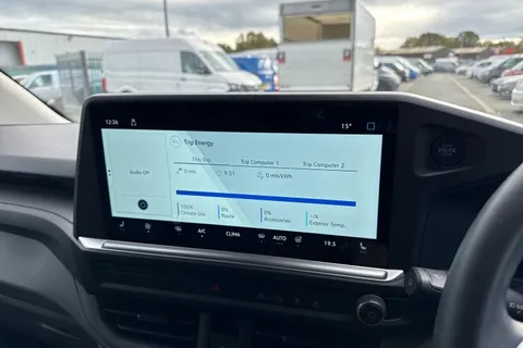 CX25LLP Volkswagen E-Transporter 100kW 65kWh Commerce Pro Van Auto Thumbnail #41