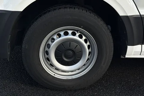 MF25HRK Volkswagen Crafter 2.0 TDI 140PS Commerce Plus High Roof Van Thumbnail #7