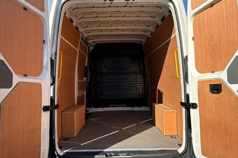 MF25HRK Volkswagen Crafter 2.0 TDI 140PS Commerce Plus High Roof Van Thumbnail #10