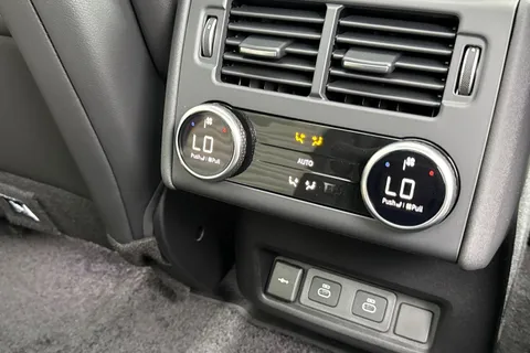 32 of 59 for LAND ROVER DISCOVERY 3.0 D350 Dynamic HSE 5dr Auto