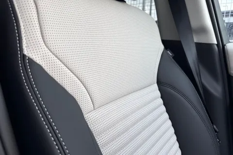 53 of 59 for LAND ROVER DISCOVERY 3.0 D350 Dynamic HSE 5dr Auto