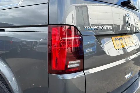 CX74LWU Volkswagen Transporter 2.0 TDI 150 Highline Kombi Van Thumbnail #9