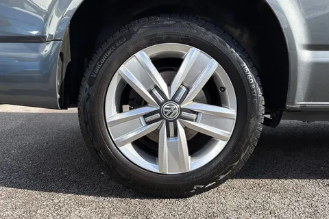 CX74LWU Volkswagen Transporter 2.0 TDI 150 Highline Kombi Van Thumbnail #13