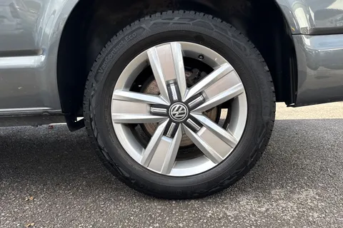 CX74LWU Volkswagen Transporter 2.0 TDI 150 Highline Kombi Van Thumbnail #14