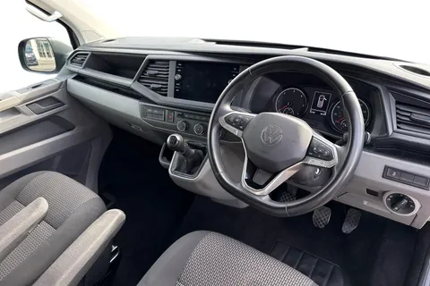 CX74LWU Volkswagen Transporter 2.0 TDI 150 Highline Kombi Van Thumbnail #15