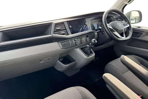 CX74LWU Volkswagen Transporter 2.0 TDI 150 Highline Kombi Van Thumbnail #16