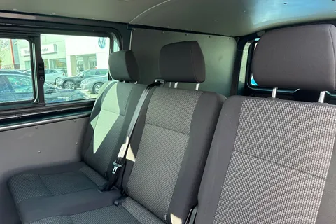 CX74LWU Volkswagen Transporter 2.0 TDI 150 Highline Kombi Van Thumbnail #20