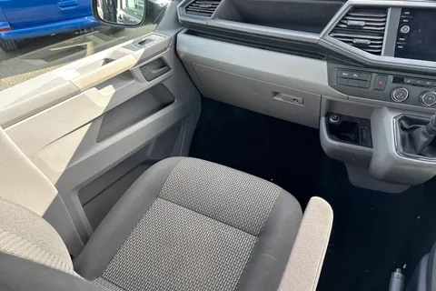 CX74LWU Volkswagen Transporter 2.0 TDI 150 Highline Kombi Van Thumbnail #21