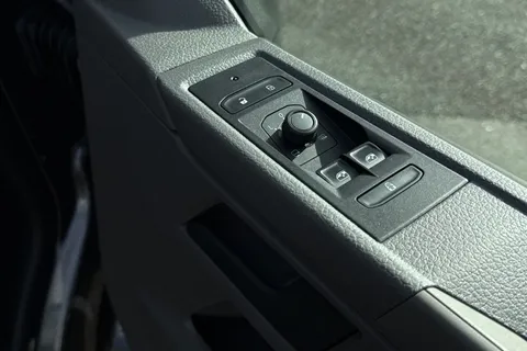 CX74LWU Volkswagen Transporter 2.0 TDI 150 Highline Kombi Van Thumbnail #22