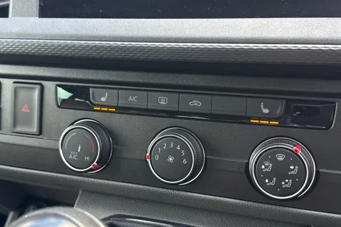 CX74LWU Volkswagen Transporter 2.0 TDI 150 Highline Kombi Van Thumbnail #23