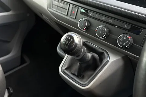 CX74LWU Volkswagen Transporter 2.0 TDI 150 Highline Kombi Van Thumbnail #24