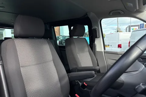 CX74LWU Volkswagen Transporter 2.0 TDI 150 Highline Kombi Van Thumbnail #25