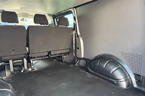 CX74LWU Volkswagen Transporter 2.0 TDI 150 Highline Kombi Van Thumbnail #27