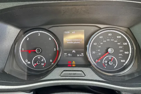 CX74LWU Volkswagen Transporter 2.0 TDI 150 Highline Kombi Van Thumbnail #40