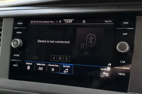 CX74LWU Volkswagen Transporter 2.0 TDI 150 Highline Kombi Van Thumbnail #43