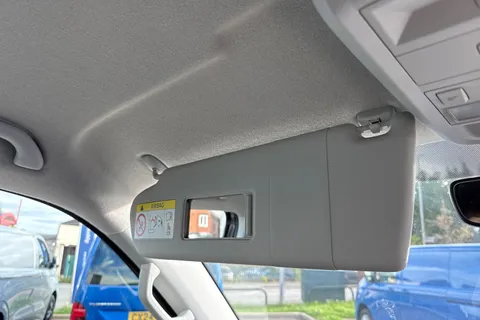 CX74LWU Volkswagen Transporter 2.0 TDI 150 Highline Kombi Van Thumbnail #48