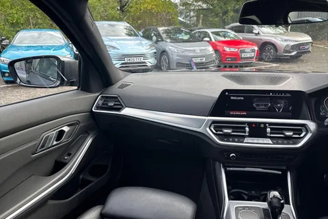 DF70KRD BMW 3 Series 2.0 320d MHT M Sport Auto Euro 6 (s/s) 4dr Thumbnail #16