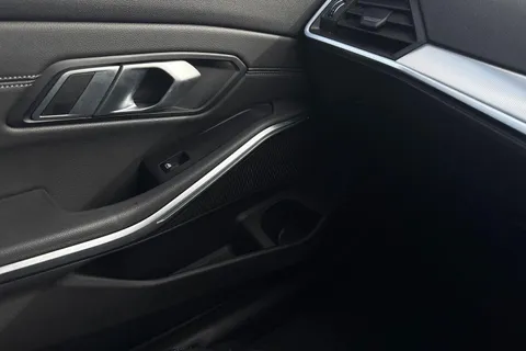 DF70KRD BMW 3 Series 2.0 320d MHT M Sport Auto Euro 6 (s/s) 4dr Thumbnail #40